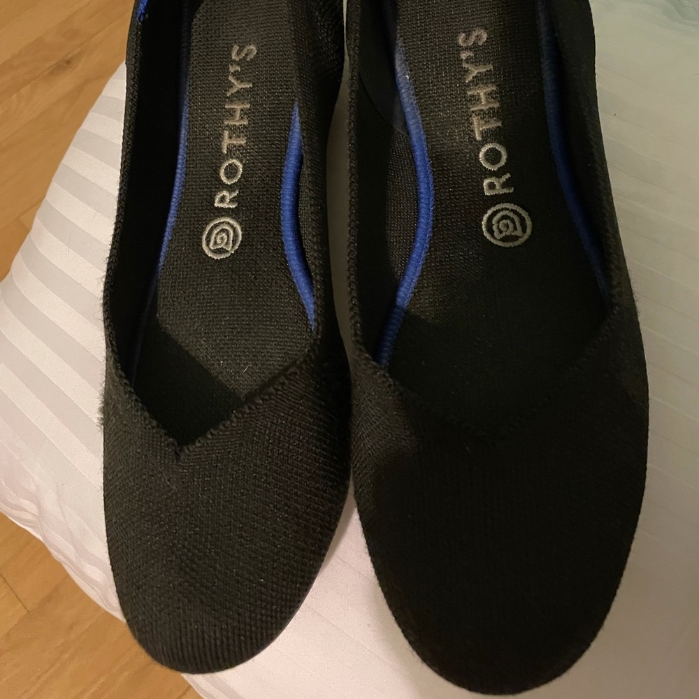 Size 9 round toe black Rothy’s